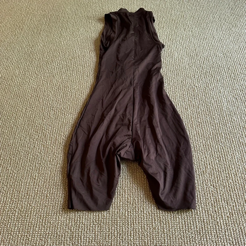 Skims Cocoa Swim Mock Neck Zip Front Swim Cycle Mid Thigh Swimsuit, Size XXS NWT